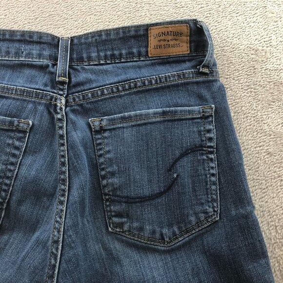 Levi's Women's Signature Jeans Size 2M Mid Rise Slim Straight Classic Blue Denim - Picture 10 of 16
